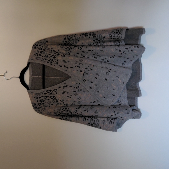 CAbi Gigi Cape, OS - Picture 2 of 4